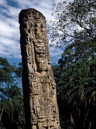 Szczegół steli F na wielkim kwadracie autorstwa Mayan