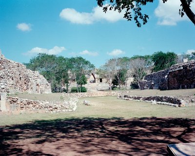 Cywilizacja przedkolumbijska: widok miejsca starożytnej stolicy Majów Uxmal, styl Puuc. Północny Jukatan 600-900 AD. Meksyk autorstwa Mayan