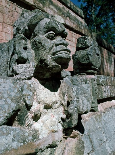 Rzeźby z kamienia - świątynia 11 autorstwa Mayan