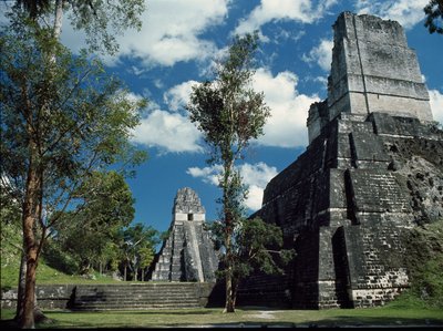 Świątynia Tikal II lub świątynia masek, VII-VIII wiek autorstwa Mayan