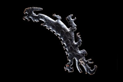 Ekscentryczny krzemień przedstawiający krokodyli czółno z pasażerami, c.A.D. 600?-900 (krzemień) autorstwa Mayan Mayan