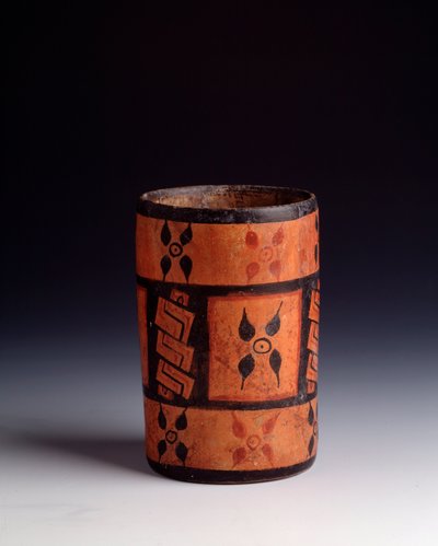 Polichromowany cylindryczny wazon gliniany z kwiatami. Z Tikal autorstwa Mayan Mayan