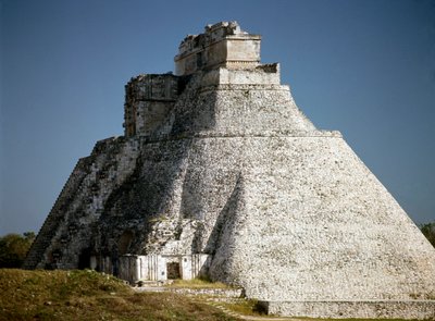 Piramida Maga, VI wiek autorstwa Mayan Mayan