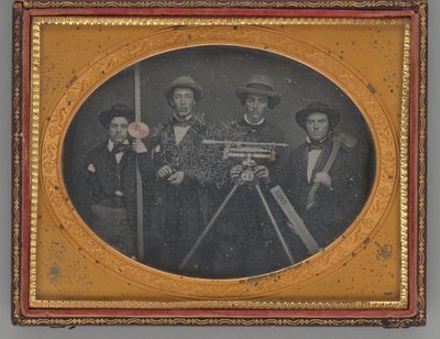 Grupowy portret geodetów bez tytułu, 1855. autorstwa McDonell and Co.