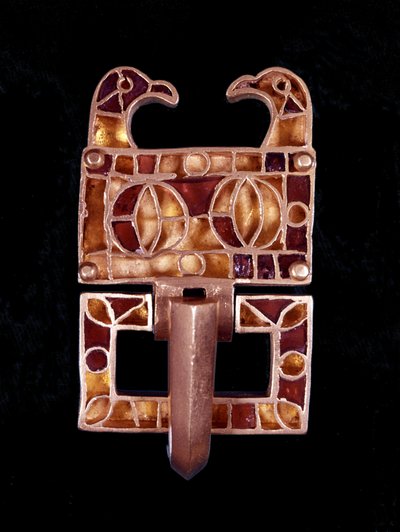 Klejnot ozdobiony głowami ptaków (Francja) z VI wieku.Musée de Saint-Germain en Laye autorstwa Merovingian Merovingian