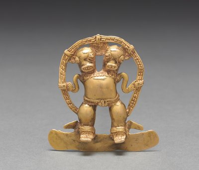 Dwugłowa zawieszka z postacią, ok. 1900 r. 700-1550 (odlew i kute złoto) autorstwa Mesoamerican Mesoamerican