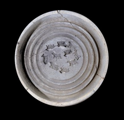 Mezopotamie: terakotowy kubek zwierząt. 1750 pne. Z królewskich potraw Pałacu Króla Zimri Lima w Mari. Paryż, Luwr autorstwa Mesopotamian