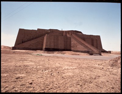 Widok zrekonstruowanego zigguratu, 2050 pne autorstwa Mesopotamian Mesopotamian