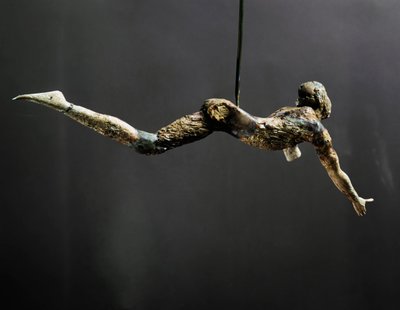 Akrobata (zwany także Bull leaper), figurka z kości słoniowej, 1700-1400 pne autorstwa Minoan