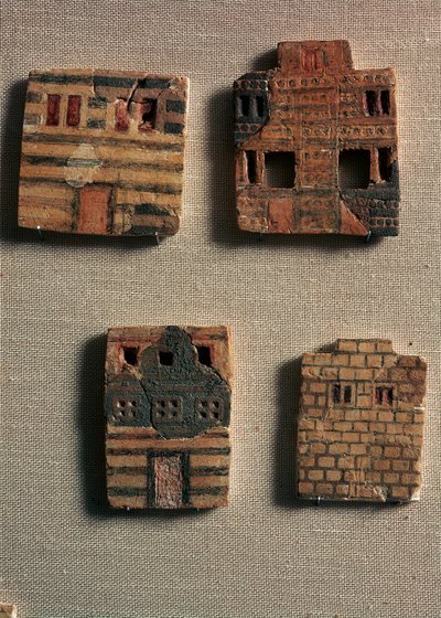 Sztuka minojska: małe płytki ceramiczne przedstawiające domy minojskie. 1700-1600 pne. Heraklion, Muzeum Archeologiczne Kreta - sztuka minojska: małe płytki ceramiczne przedstawiające domy minojskie. 1700-1600 pne. Muzeum Archeologiczne, Heraklion, Kreta,  autorstwa Minoan