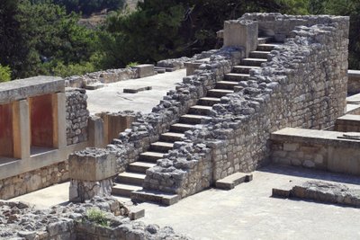 Wschodnia część pałacu króla Minosa w Knossos pomiędzy królową megaron a dziedzińcem centralnym. Kreta. 1600-1450 pne autorstwa Minoan