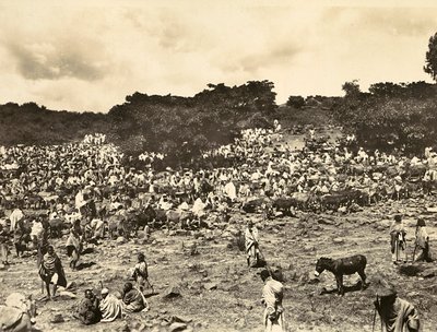 Budowanie imperium w epoce faszystowskiej: targ abisyński, 09.05.1936 (zdjęcie czarno-białe) autorstwa Modestino Baldinetti