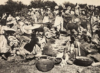 „Budowanie imperium” w epoce faszystowskiej: targ abisyński, 09.05.1936 (zdjęcie czarno-białe) autorstwa Modestino Baldinetti