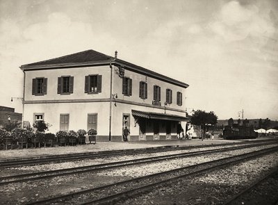 Budowanie imperium w epoce faszystowskiej: Dworzec kolejowy w Asmarze, 09.05.1936 (zdjęcie czarno-białe) autorstwa Modestino Baldinetti