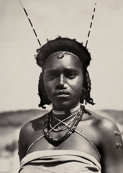 „Budowanie imperium” w epoce faszystowskiej: dziewczyna z Cunamy, 09.05.1936 (zdjęcie czarno-białe) autorstwa Modestino Baldinetti