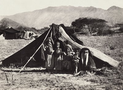 „Budowanie imperium” w epoce faszystowskiej: rodzina Rasciaidów, 09.05.1936 (zdjęcie czarno-białe) autorstwa Modestino Baldinetti