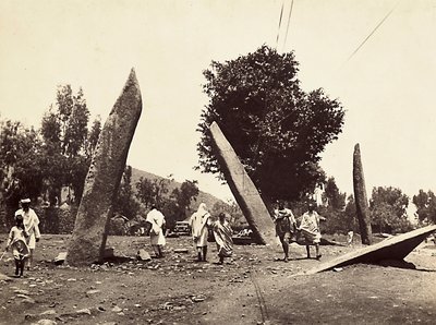Budowanie imperium w epoce faszystowskiej: miejsce, na którym kiedyś stał obelisk z Aksum, teraz przeniesiony do Rzymu, 09.05.1936 (zdjęcie czarno-białe) autorstwa Modestino Baldinetti