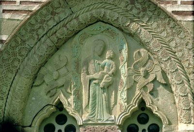 Madonna z Dzieciątkiem, fragment okna kościoła, zbudowany 1413-17 (kamień) autorstwa Morava School
