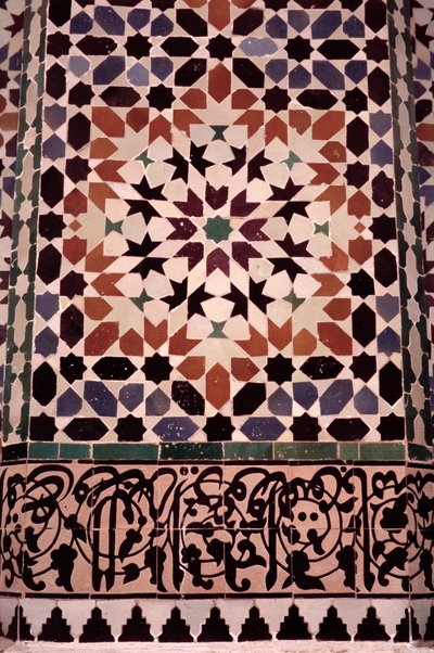 Dolna ściana dziedzińca głównego, zbudowana przez Saadytów w 1565 r. (kafelkowanie zellij) (detal z 186515 r.) autorstwa Moroccan School