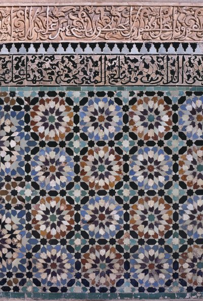 Mur dziedzińca głównego, detal, wybudowany przez Saadytów w 1565 r. (kafelki zellij i sztukaterie) autorstwa Moroccan School