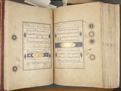 Fol 311 verso 312 recto, Timurid Koran, 1441 (tusz i złoto na papierze) autorstwa Muhammad Mumin Abdallah Al Murwand