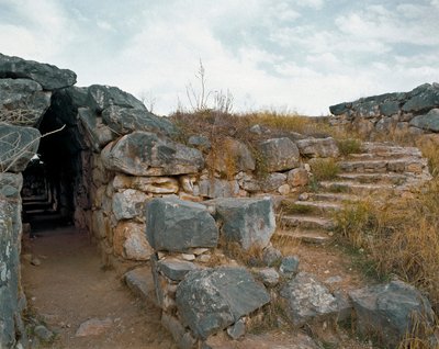 Sztuka myceńska: zadaszony fragment cytadeli mykeńskiej, miasto Tiryns, około 1200 p.n.e. Grecja autorstwa Mycenaean