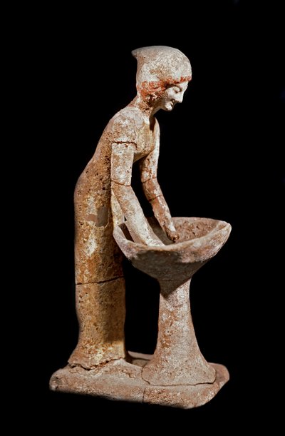 Sztuka mykeńska: figurka kobiety zerkającej mąki. XVI w. p.n.e. Strasburg, muzeum archeologiczne autorstwa Mycenaean
