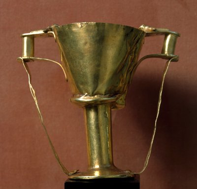 Sztuka mykeńska ma wpływy minojskie: kielich (lub kielich) ze złota z podwójnym uchwytem zwany kielichem Nestora. XVI wiek pne Z grobowca IV Myken. Ateny, Narodowe Muzeum Archeologiczne autorstwa Mycenaean