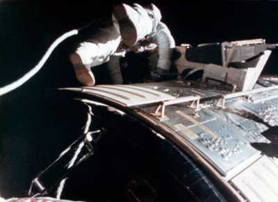 Alfred M. Worden b1932 podczas misji księżycowej Apollo 15, 1971. autorstwa NASA Images