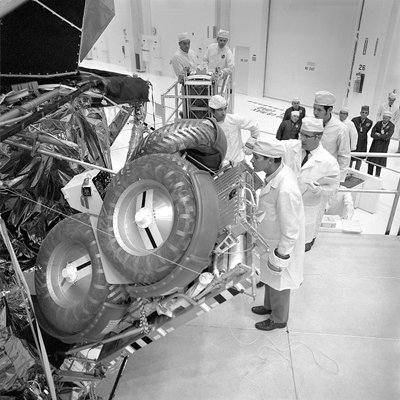 Apollo 16 - NASA, 1971. autorstwa NASA Images