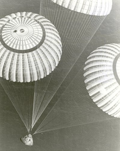 Apollo 17 - NASA, 1972. autorstwa NASA Images