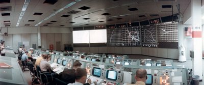 Pomieszczenie Kontroli Operacji Misyjnych w Centrum Kontroli Misji, Houston, Teksas, USA, 1971.ston, 1971. autorstwa NASA Images