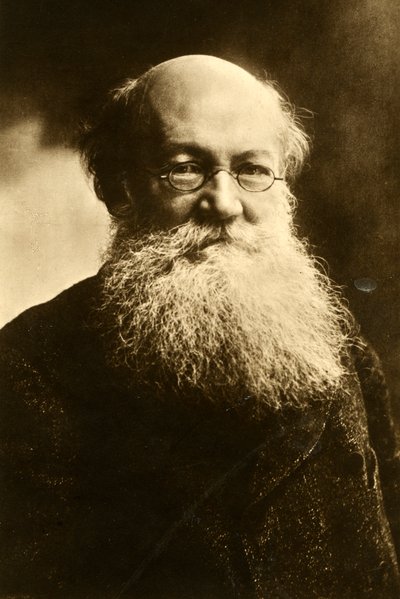 Piotr Aleksiejewicz Kropotkin, rosyjski anarchista, ok. 1900 autorstwa Nadar