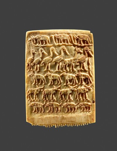 Grzebień do włosów ozdobiony rzędami dzikich zwierząt, ok. 3200–3100 pne (kość słoniowa) autorstwa Naqada Period Egyptian