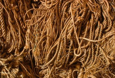 Lina wykonana z naturalnego włókna manilowego w fabryce Columbian Rope Company w Auburn,... autorstwa Nathan Benn