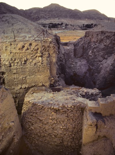 Wykop na neolitycznym stanowisku archeologicznym Jerycho autorstwa Nathan Benn