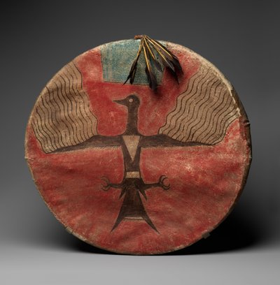Tarcza, ok. 1885 r. (skóra garbowana, pigment, drewno i pióra) autorstwa Native American