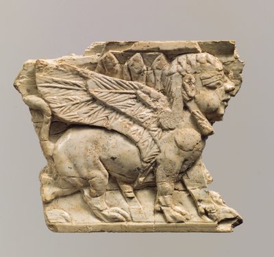 Plakietka meblowa wyrzeźbiona w reliefie ze sfinksem, ok. IX-VIII w. p.n.e. (kość słoniowa) autorstwa Neo Assyrian