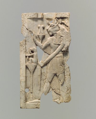 Wyrzeźbiona płaskorzeźba plakietka meblowa z postacią z głową lwa, ok. VIII–VII w. p.n.e. (kość słoniowa) autorstwa Neo Assyrian