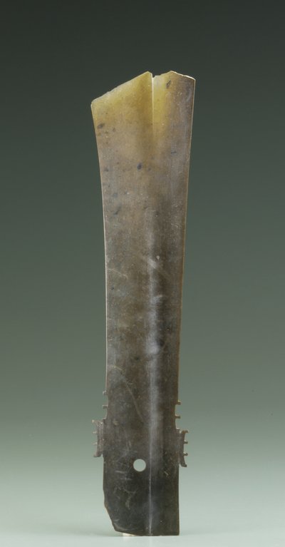 Dłuto rozwidlone (zhang), kultura Qijia, ok. 2500-2000 pne (nefryt) autorstwa Neolithic Period Chinese School