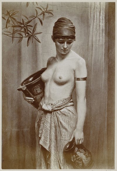 Reprodukcja fotograficzna drzeworytu po obrazie Wasserträgerin Maxa Nonnenbruch autorstwa Neue Photographische Gesellschaft (possibly)
