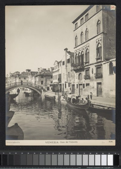 Na zewnątrz domu Tintoretta w Wenecji Wenecja - Casa del Tintoretto (tytuł na obiekcie) autorstwa Neue Photographische Gesellschaft