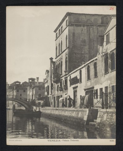 Na zewnątrz domu Tintoretta w Wenecji Wenecja - Palazzo Tintoretto (tytuł na obiekcie) autorstwa Neue Photographische Gesellschaft