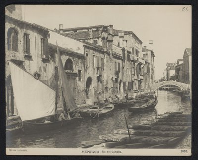Widok na Rio del Camello w Wenecji Wenecja - Rio del Camello (tytuł na obiekcie) autorstwa Neue Photographische Gesellschaft