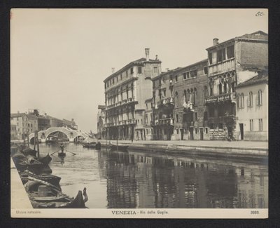 Widok na kanał w Wenecji Wenecja - Rio delle Guglie (tytuł na obiekcie) autorstwa Neue Photographische Gesellschaft