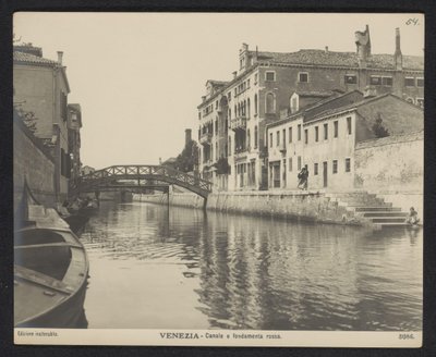 Widok na Fondamenta Rossa w Wenecji Wenecja - Canale e fondamenta rossa (tytuł na obiekcie) autorstwa Neue Photographische Gesellschaft