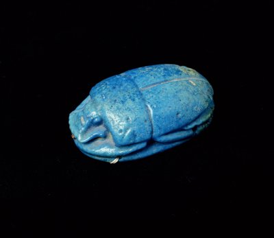 Skarabeusz od mumii z Teb (fajans) autorstwa New Kingdom Egyptian
