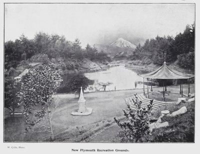 New Plymouth, Nowa Zelandia: New Plymouth Recreation Grounds (zdjęcie czarno-białe) autorstwa New Zealand Photographer