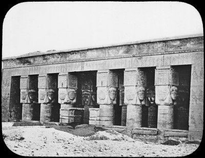 Świątynia Hathor, Dendera, Egipt, ok. 1890 r. autorstwa Newton and Co