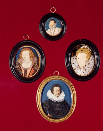 Kolekcja miniatur: Francis Drake (obecnie w Narodowej Galerii Portretów, patrz 1619); Elżbieta I (obecnie w Narodowej Galerii Portretów); Izaaka Olivera; Elżbieta, królowa Czech autorstwa Nicholas Hilliard